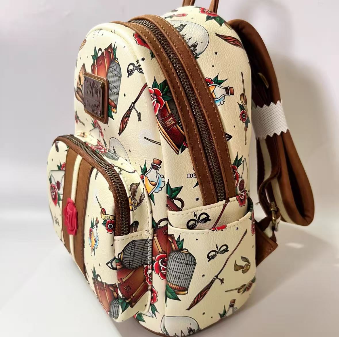 Mochila Loungefly com duas alç - Women Bags Collection avaliação e preço